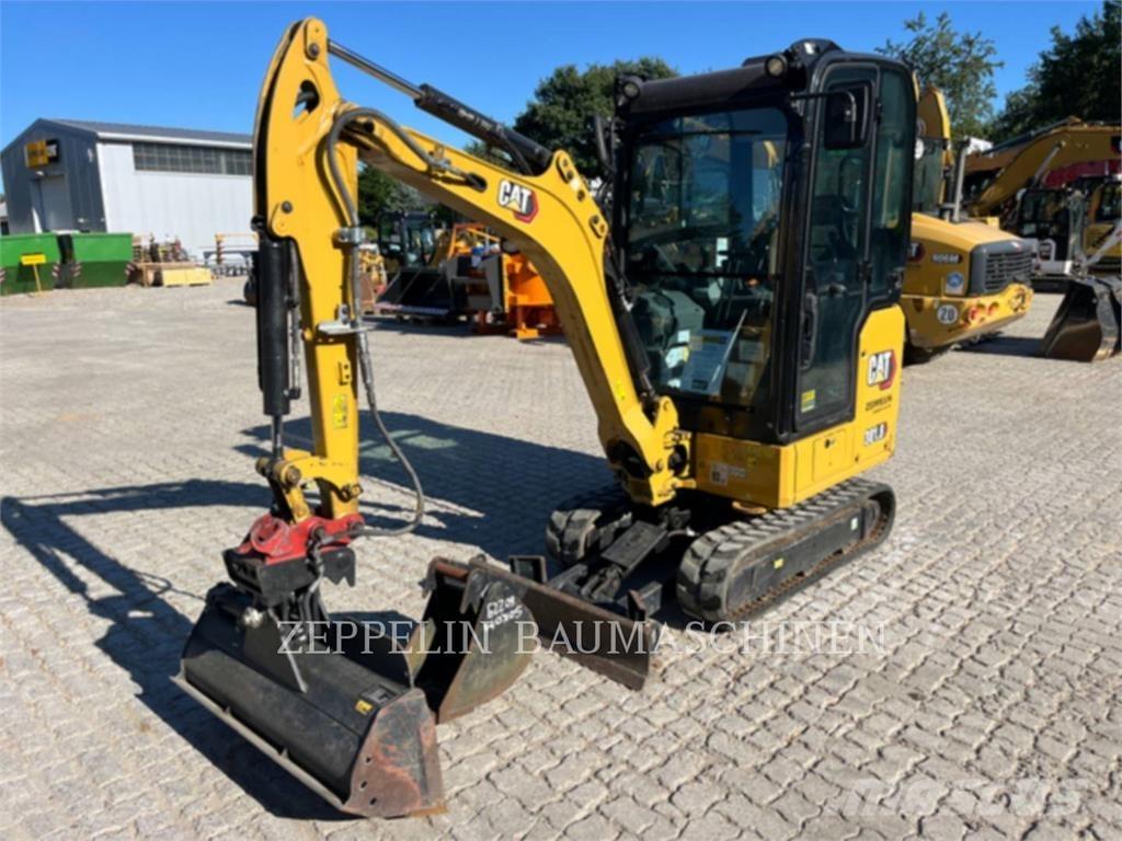 CAT 301.8-05A Pelle sur chenilles