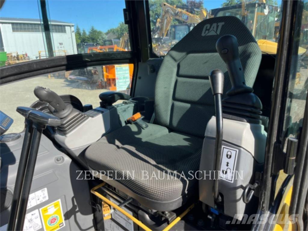 CAT 301.8-05A Pelle sur chenilles