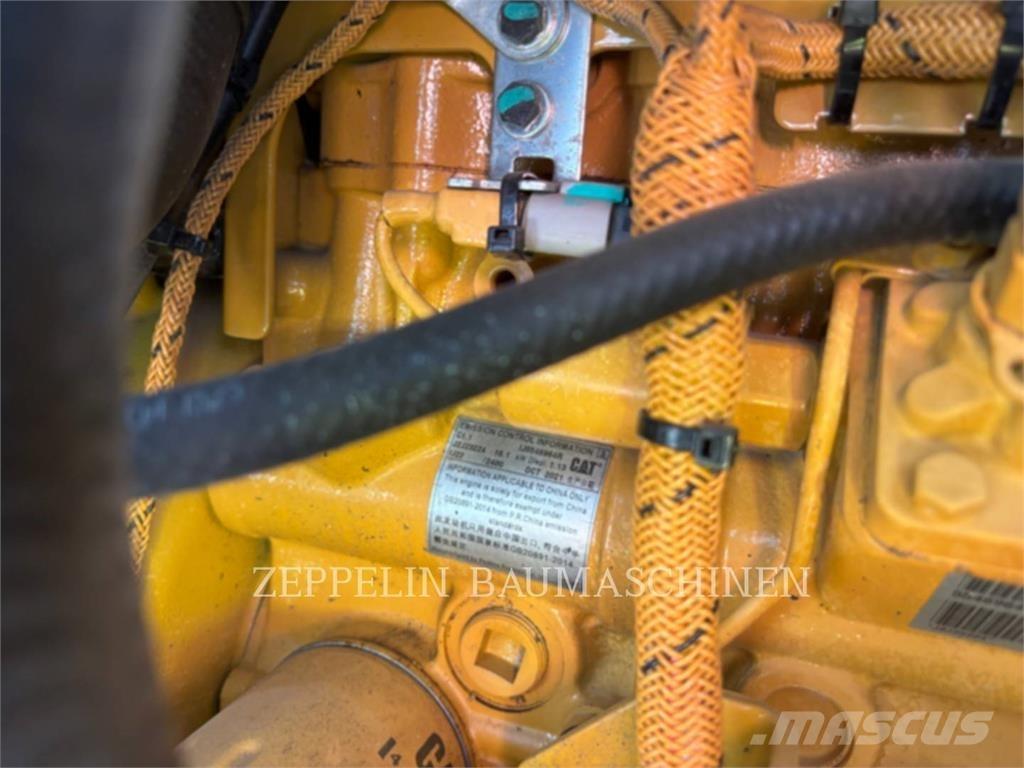 CAT 301.8-05A Pelle sur chenilles
