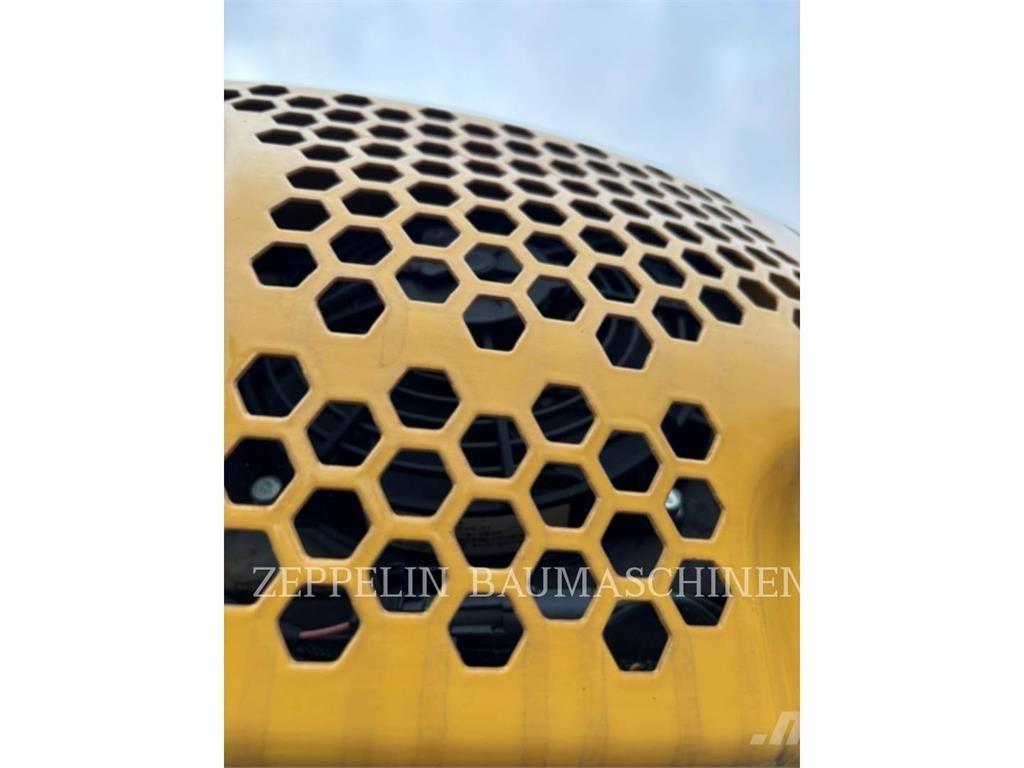 CAT 301.8-05A Pelle sur chenilles