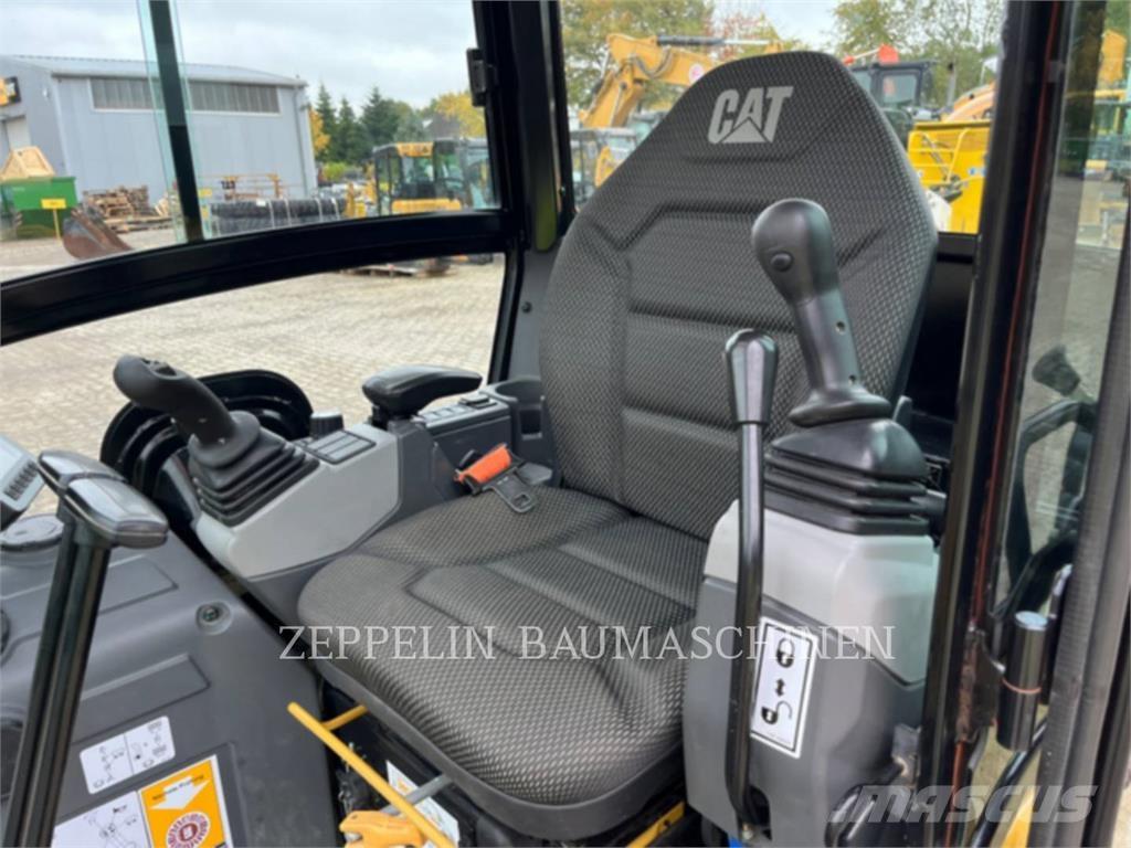 CAT 301.8-05A Pelle sur chenilles