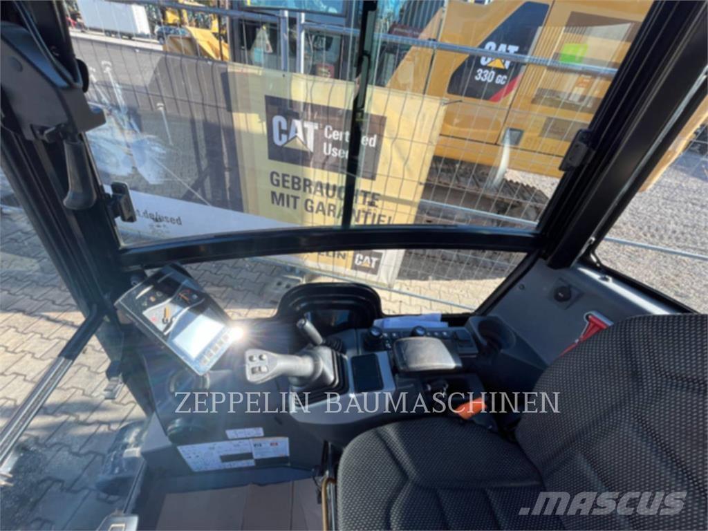 CAT 301.8-05A Pelle sur chenilles