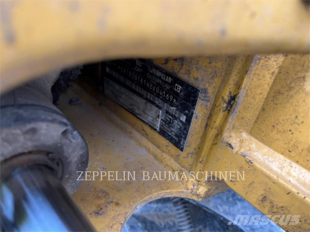 CAT 301.8-05A Pelle sur chenilles