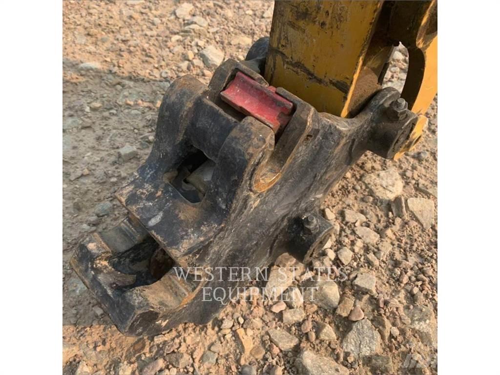 CAT 302 Pelle sur chenilles