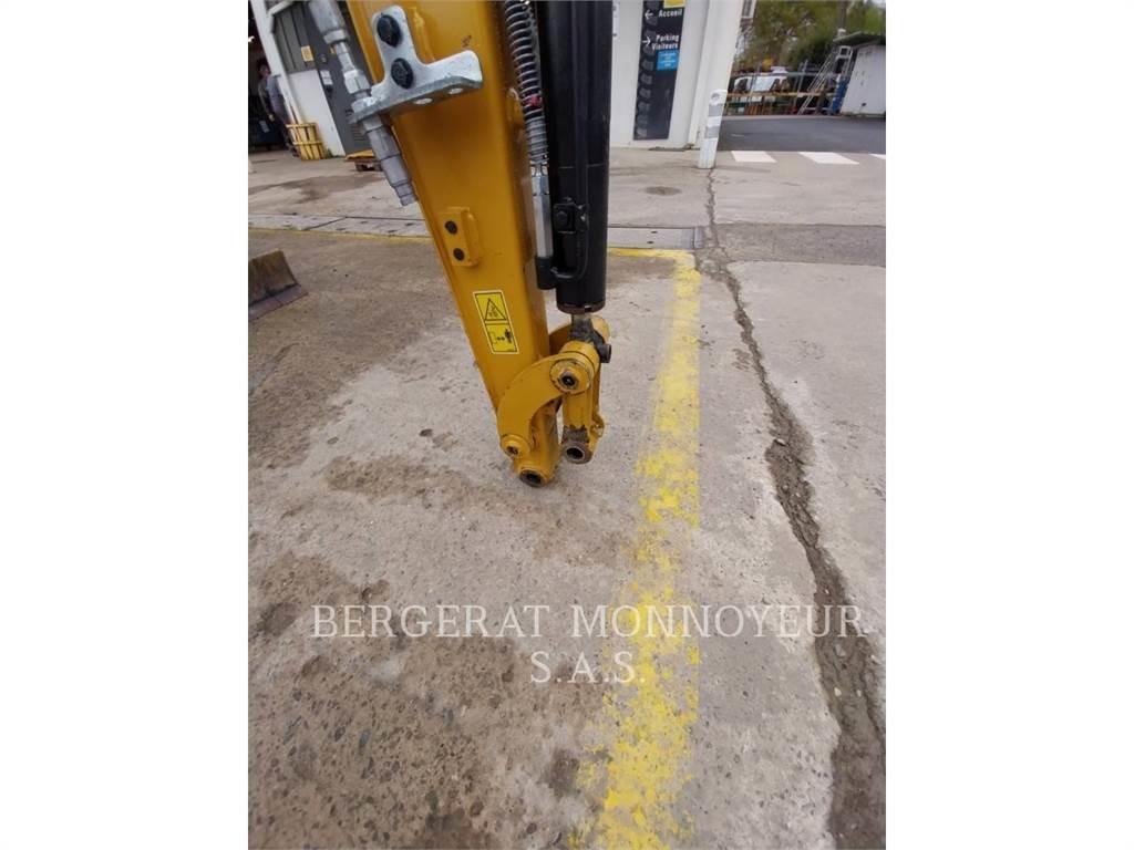 CAT 302 Pelle sur chenilles