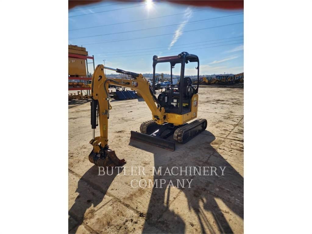 CAT 302-05A CR Pelle sur chenilles