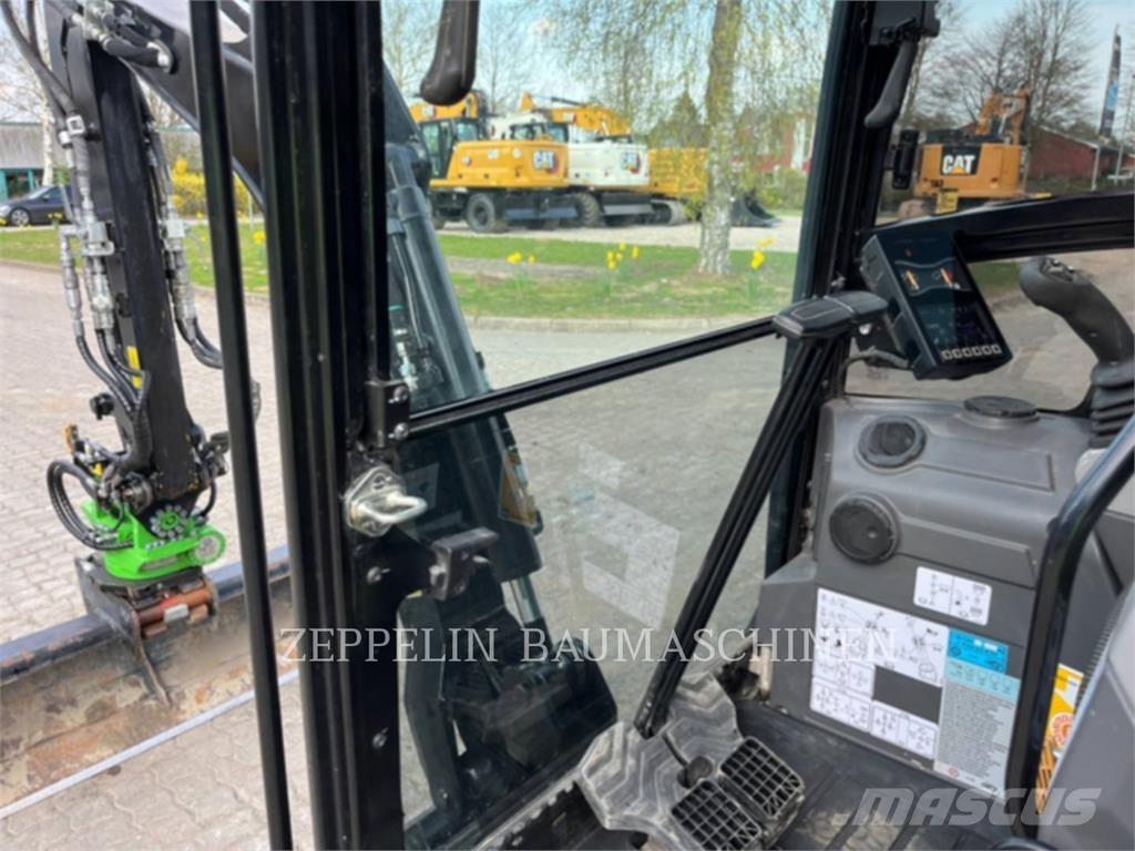 CAT 302-05A CR Pelle sur chenilles
