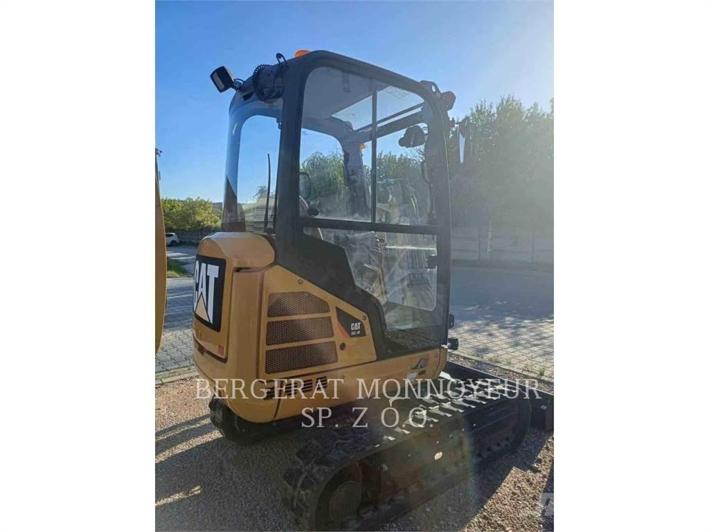 CAT 302.4D Pelle sur chenilles