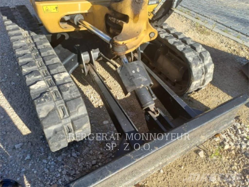 CAT 302.4D Pelle sur chenilles