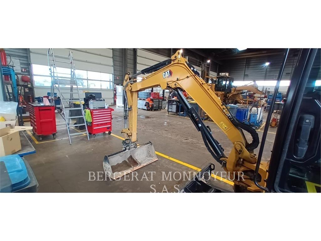 CAT 302.7 Pelle sur chenilles