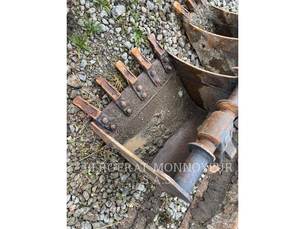 CAT 302.7 Pelle sur chenilles