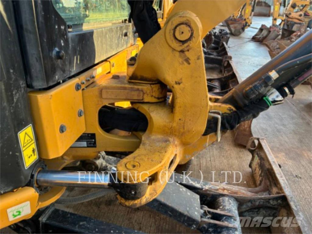 CAT 302.7 Pelle sur chenilles