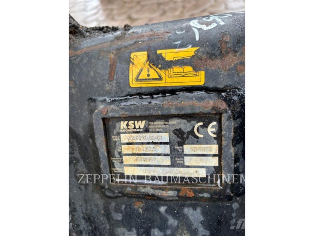CAT 302.7D Pelle sur chenilles