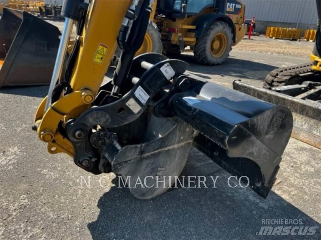 CAT 303.5 CRCB Pelle sur chenilles