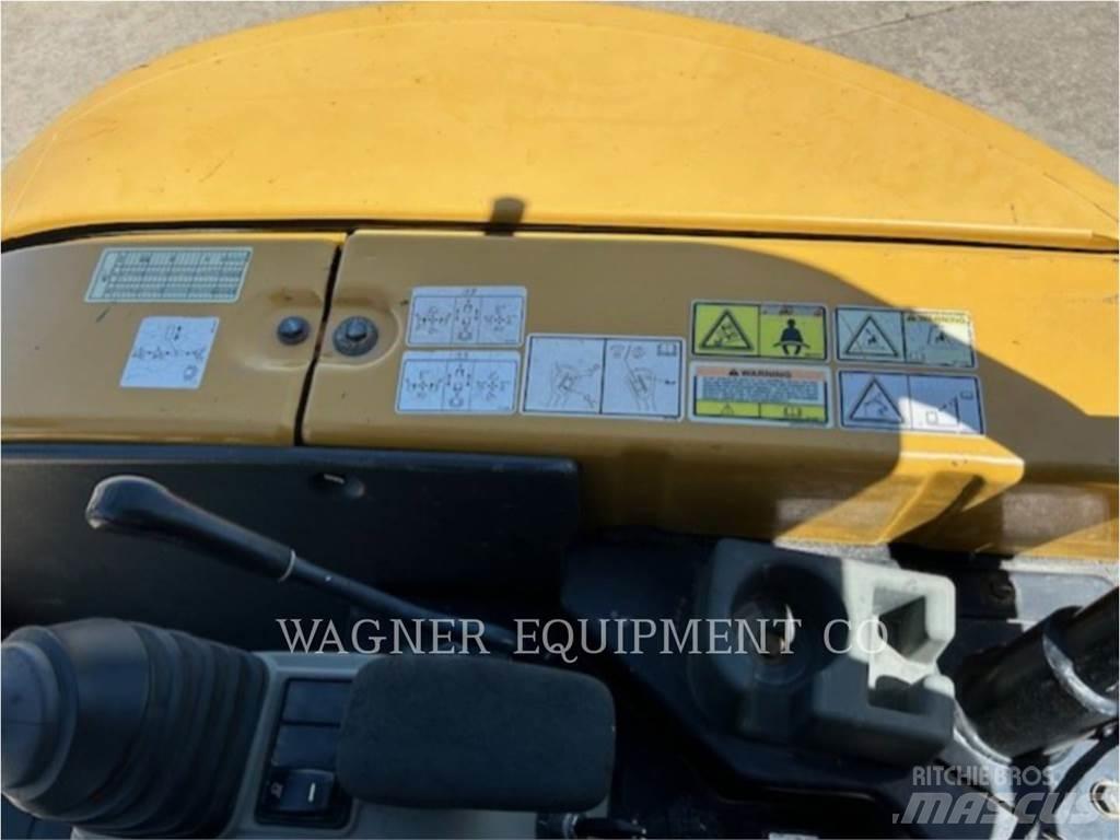 CAT 303.5E2 Pelle sur chenilles