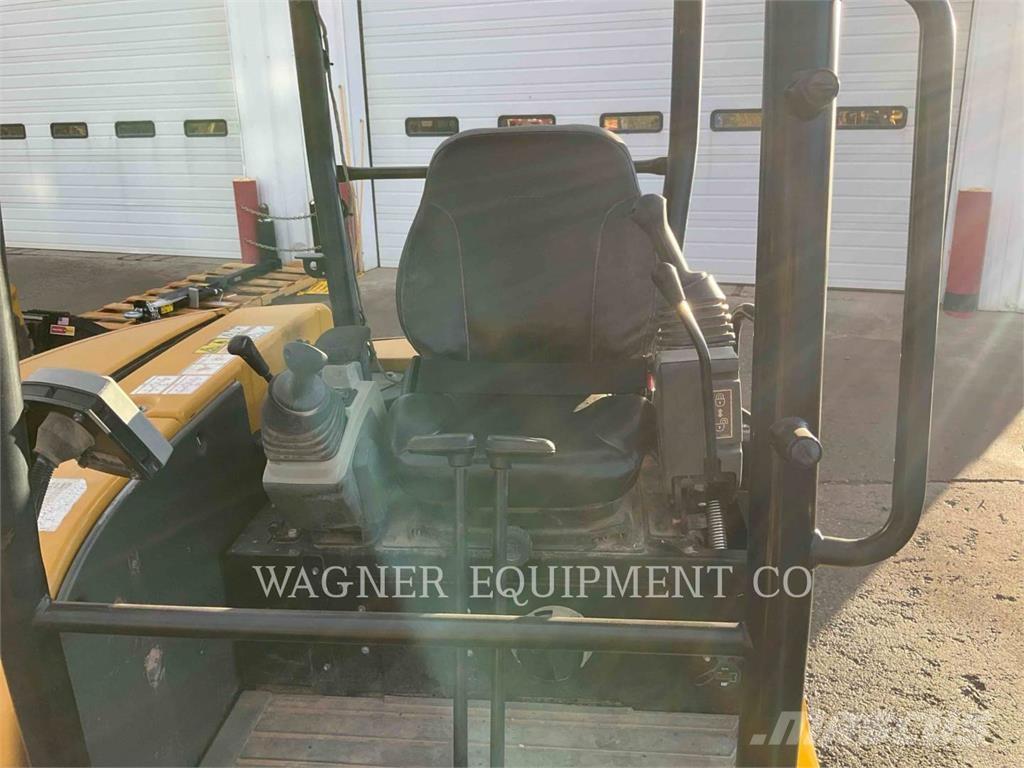 CAT 303.5E2 Pelle sur chenilles