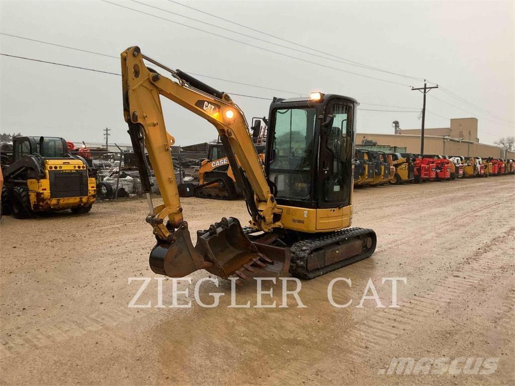 CAT 303C Pelle sur chenilles