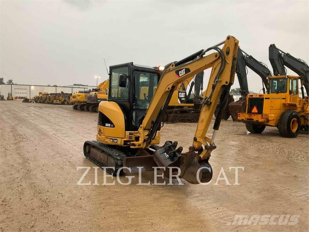 CAT 303C Pelle sur chenilles