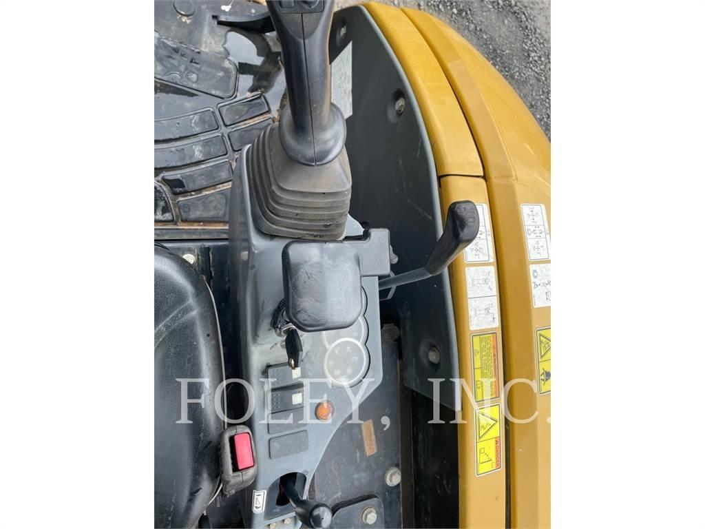 CAT 303ECR Pelle sur chenilles
