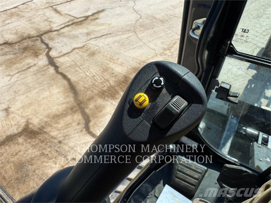 CAT 304 Pelle sur chenilles