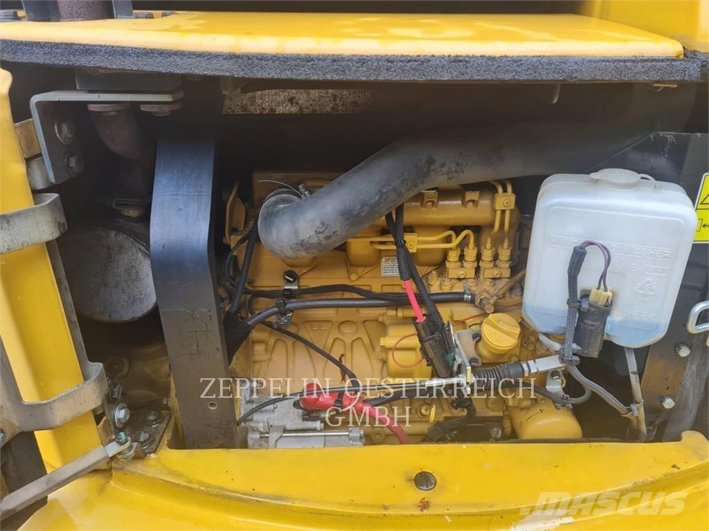 CAT 305.5E2CR Pelle sur chenilles
