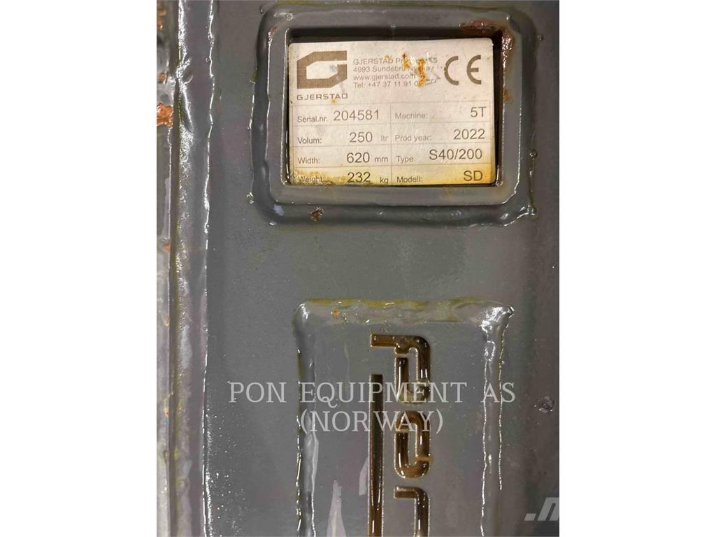 CAT 30507CR Pelle sur chenilles