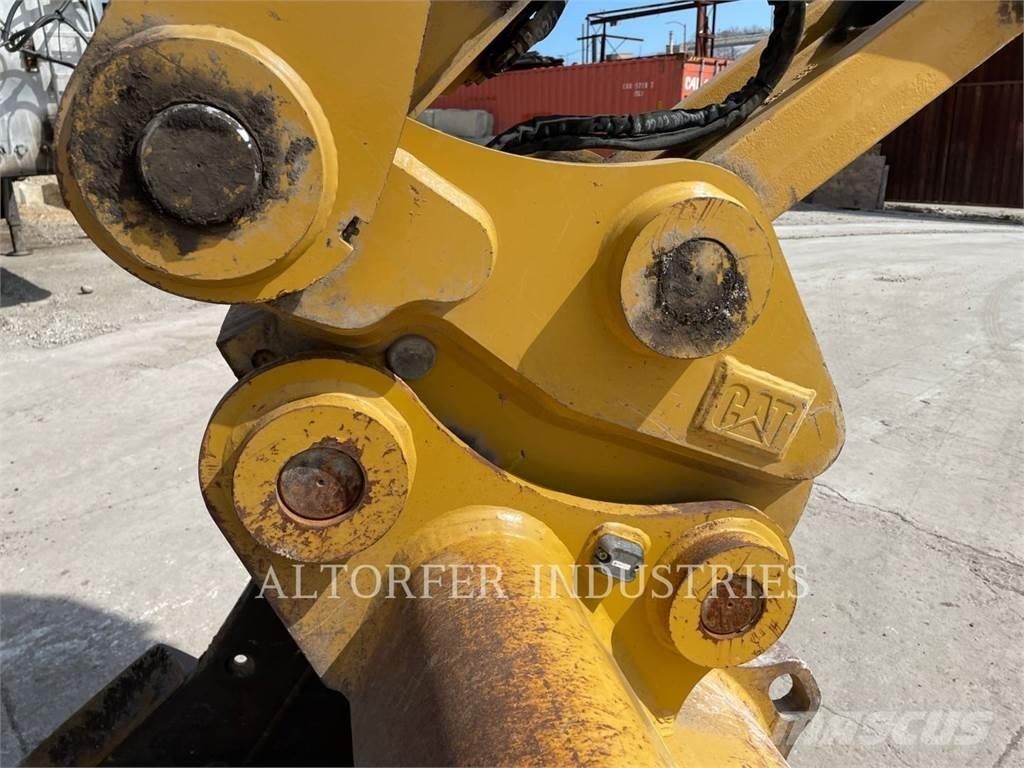 CAT 32007 Pelle sur chenilles