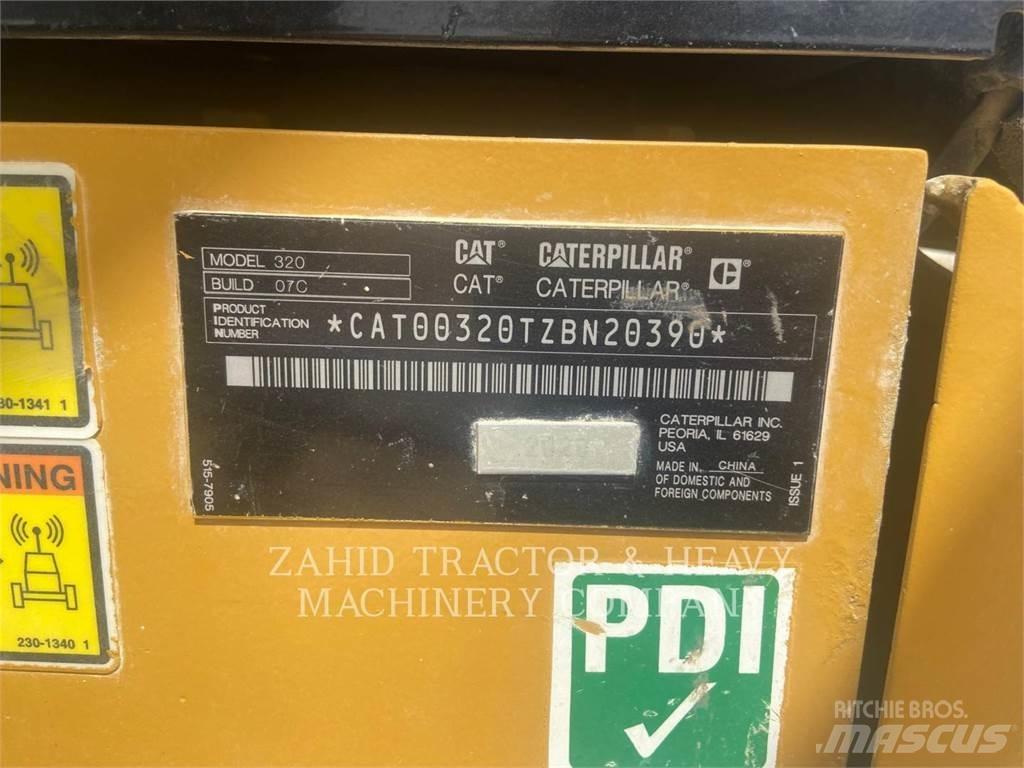 CAT 32007 Pelle sur chenilles