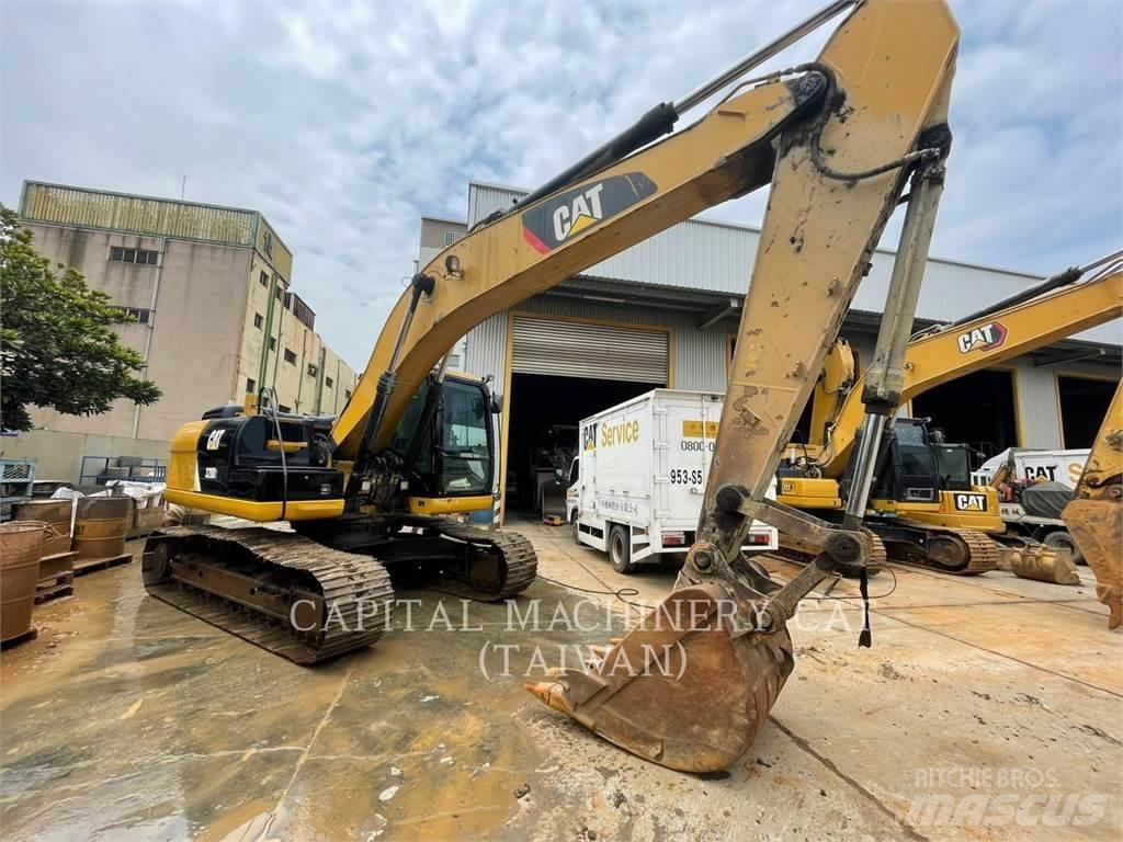 CAT 320D2 Pelle sur chenilles