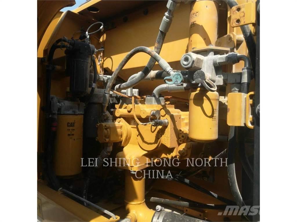 CAT 320D2 Pelle sur chenilles