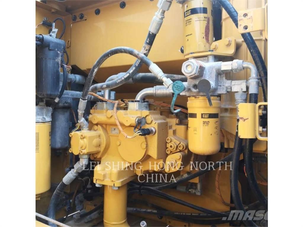 CAT 320D2 Pelle sur chenilles