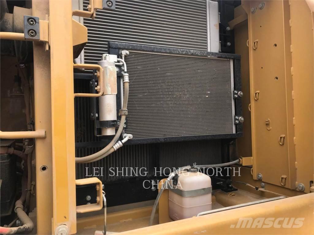 CAT 320D2 Pelle sur chenilles