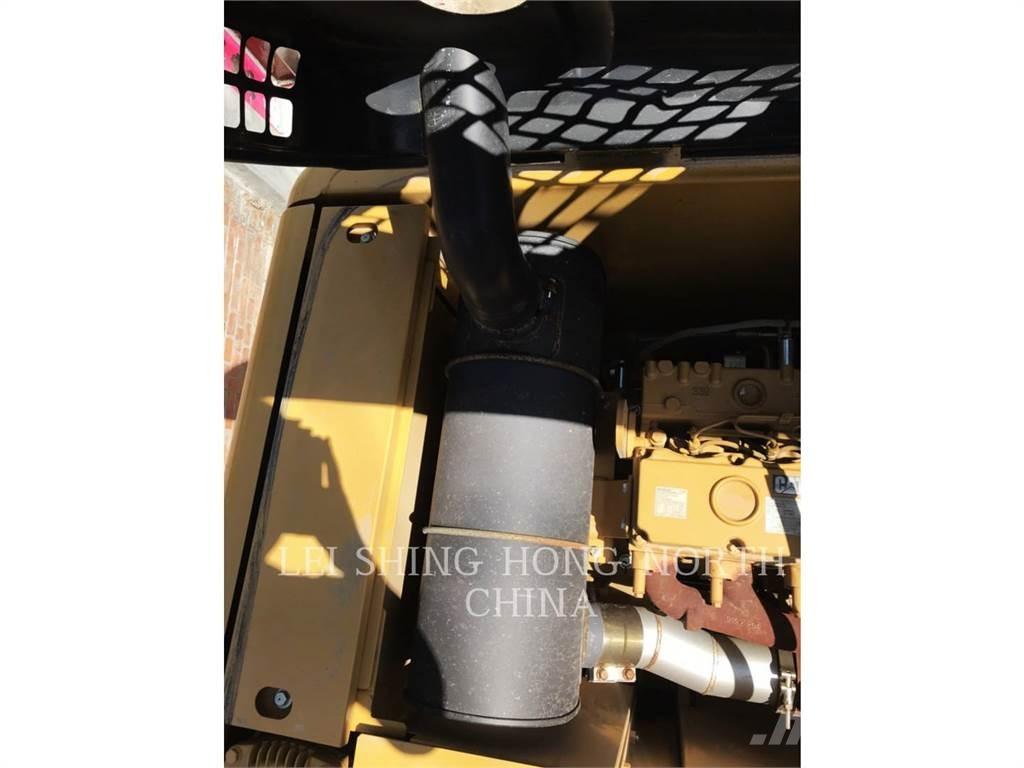CAT 320D2 Pelle sur chenilles