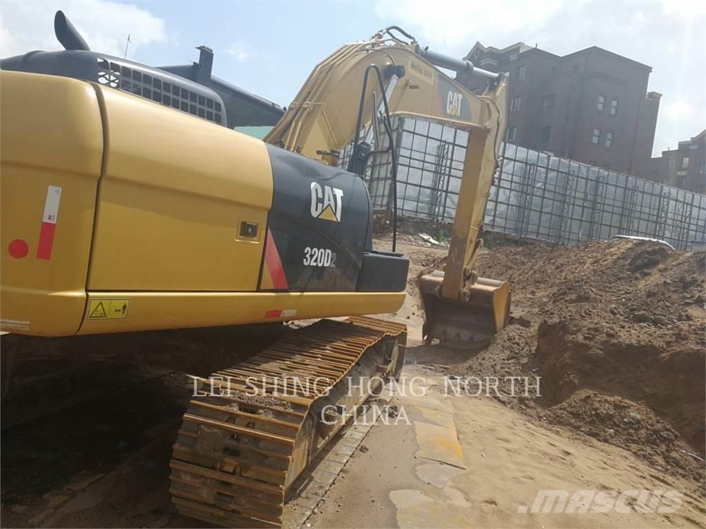 CAT 320D2 Pelle sur chenilles