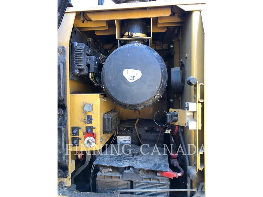 CAT 320D2 FM Pelle forestière