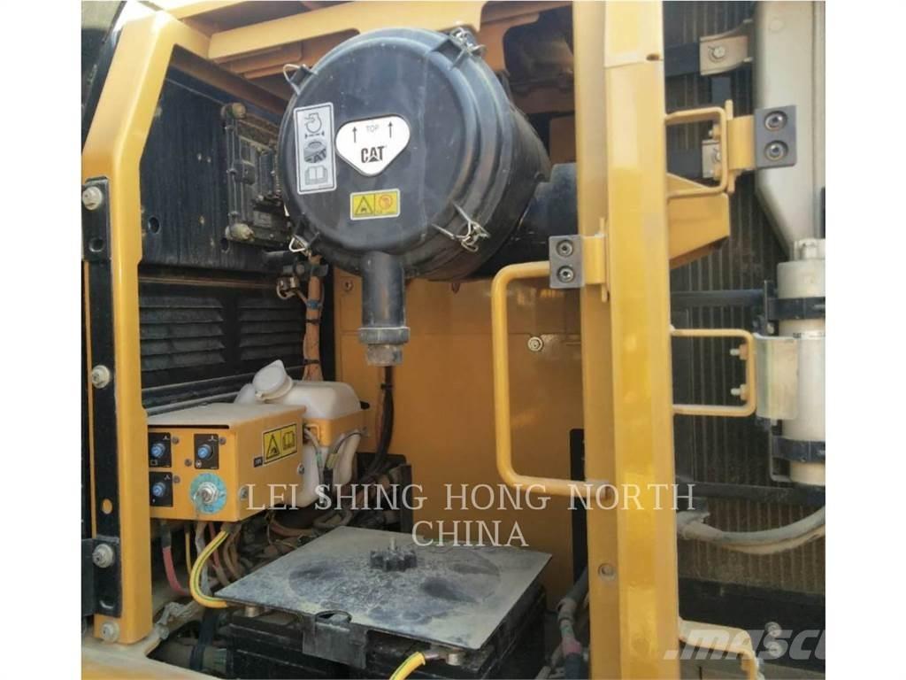 CAT 320D2GC Pelle sur chenilles
