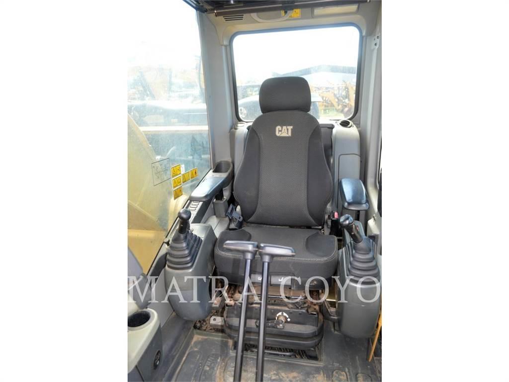 CAT 320D2GC Pelle sur chenilles