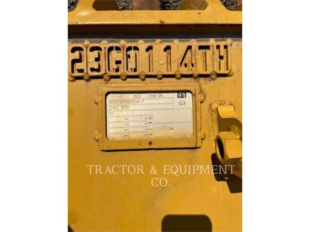 CAT 323 Pelle sur chenilles