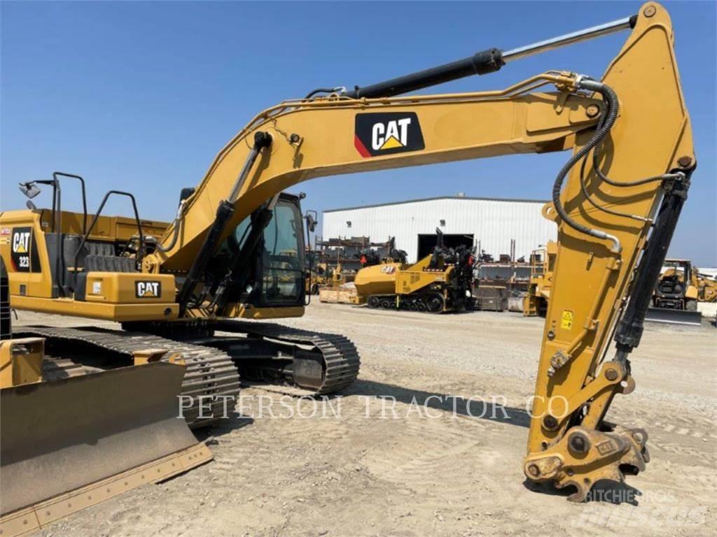CAT 323 Pelle sur chenilles