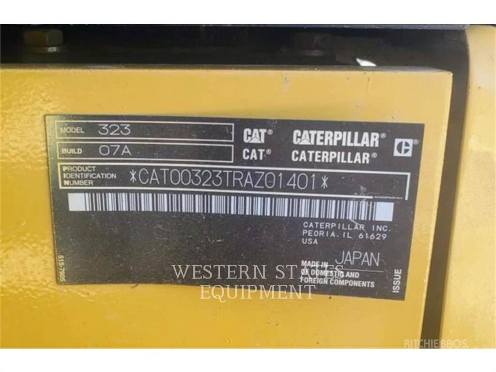 CAT 323 Pelle sur chenilles