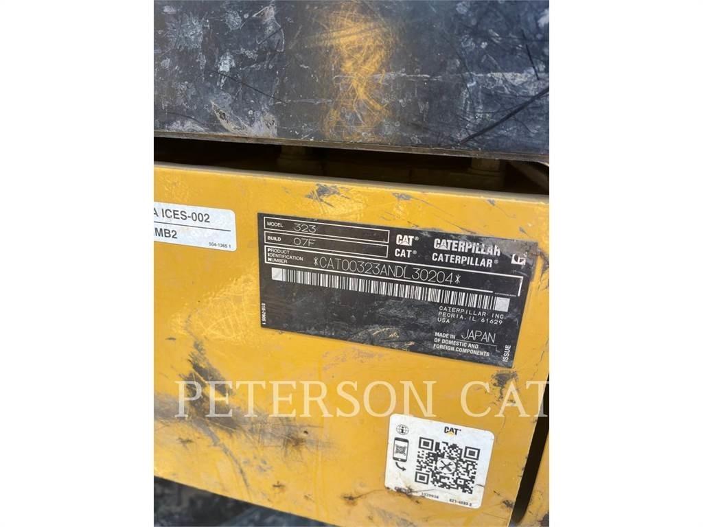 CAT 323 Pelle sur chenilles