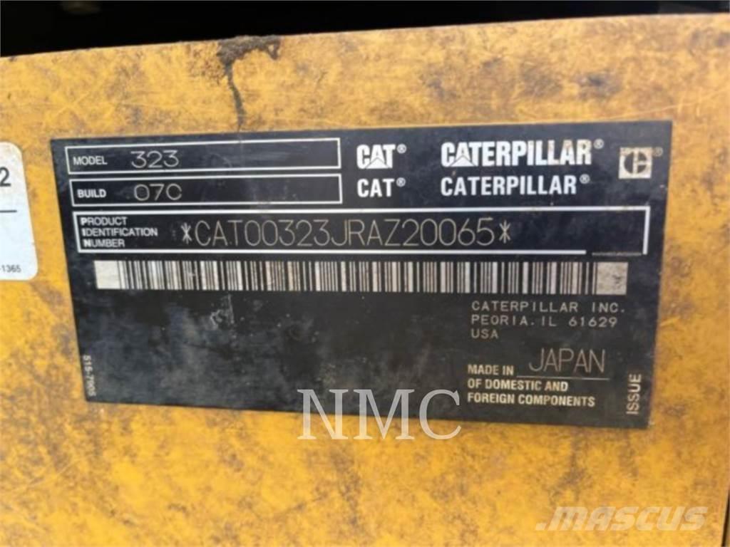 CAT 323 Pelle sur chenilles