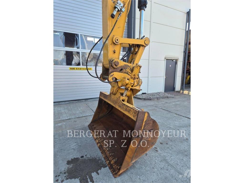 CAT 323 Pelle sur chenilles