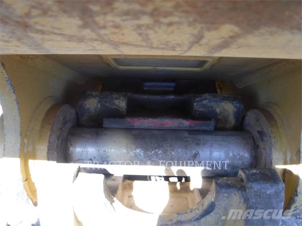 CAT 323-07 Pelle sur chenilles