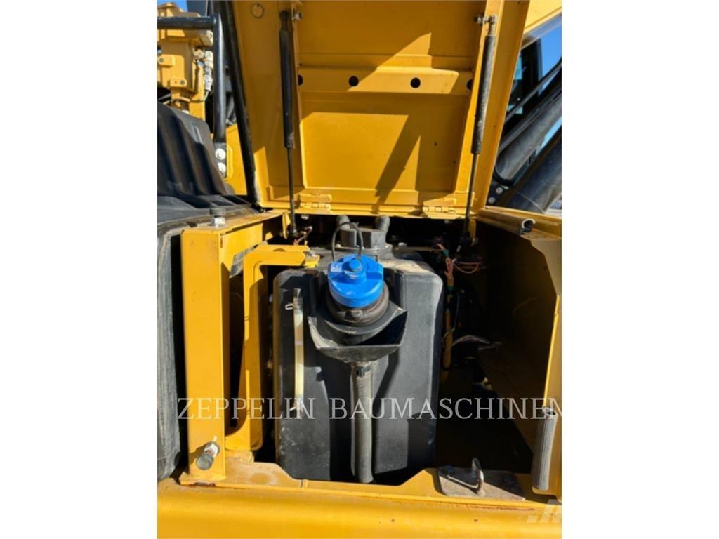 CAT 323-07B Pelle sur chenilles