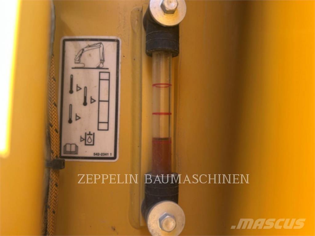 CAT 323-07B Pelle sur chenilles