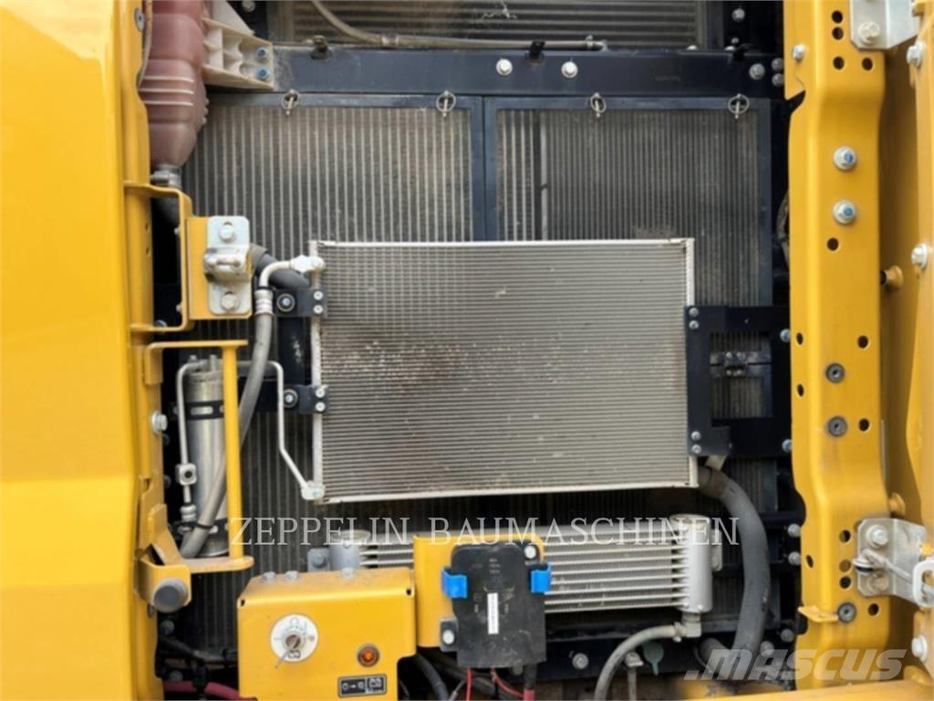 CAT 323-07C Pelle sur chenilles