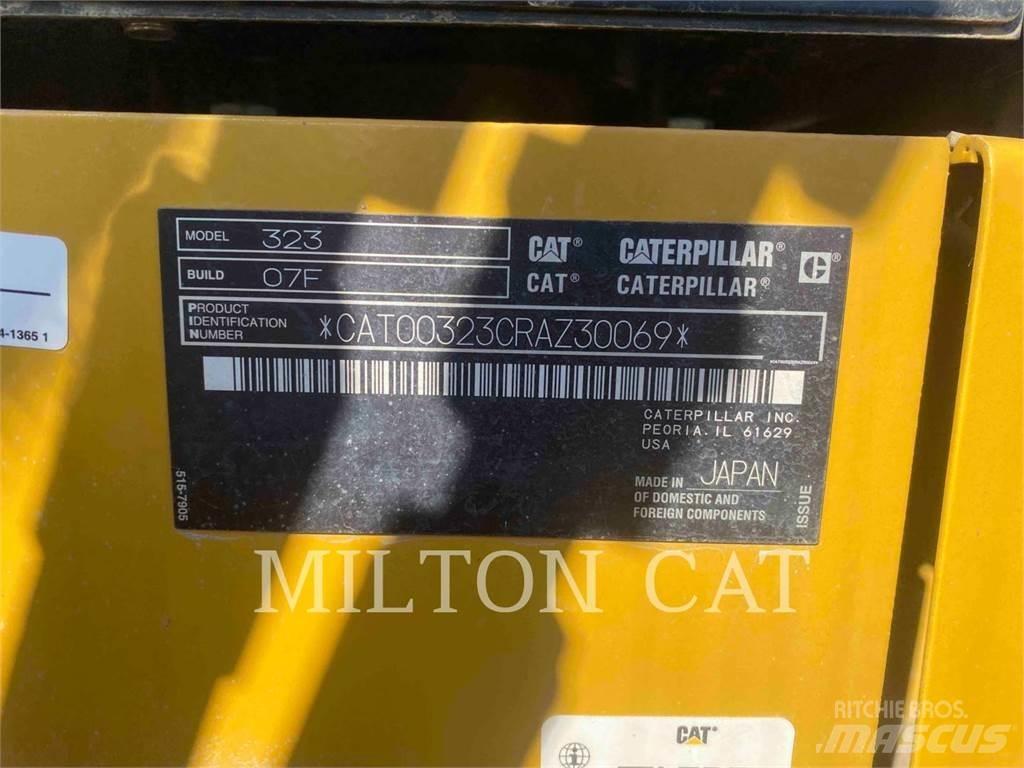 CAT 32307 Pelle sur chenilles