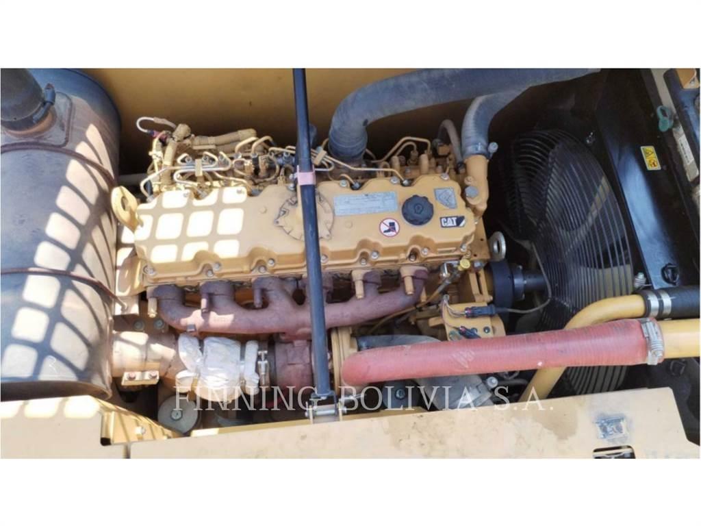 CAT 323D2L Pelle sur chenilles