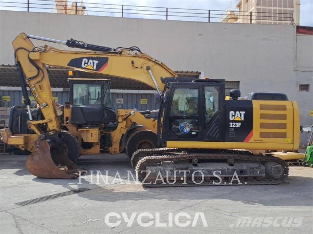 CAT 323F Pelle sur chenilles